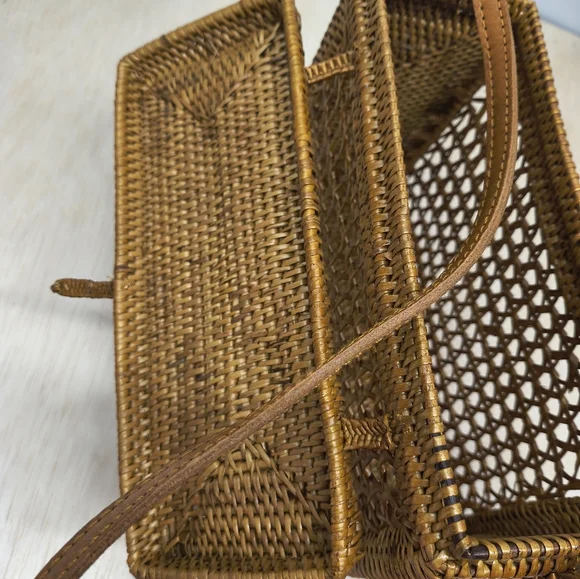 Bembien Flora Crossbody Bag - Picture 9 of 11